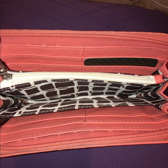Guess Wallet - Picture 2 of 3